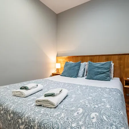 Experience The Charm With Terrace Appartement Oporto